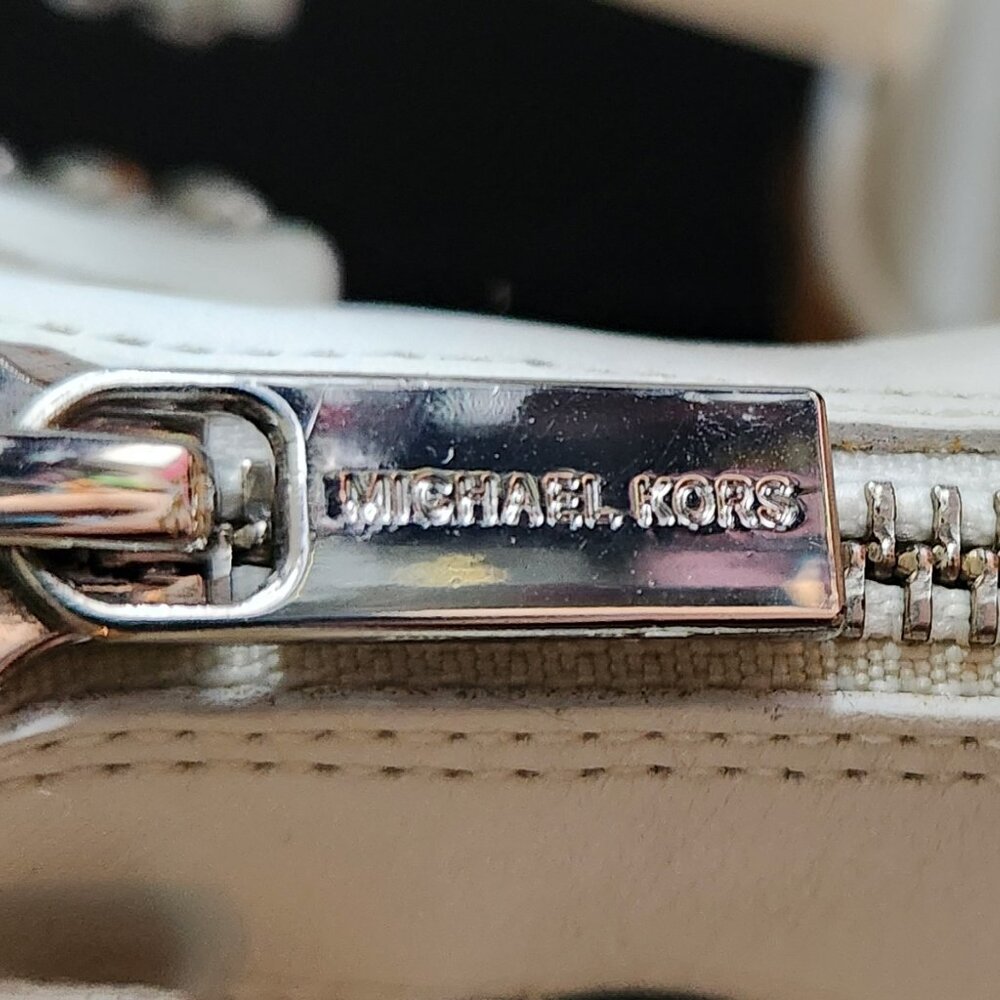 MICHAEL Michael Kors White Sandals with Silver Accents - Picture 4 of 7